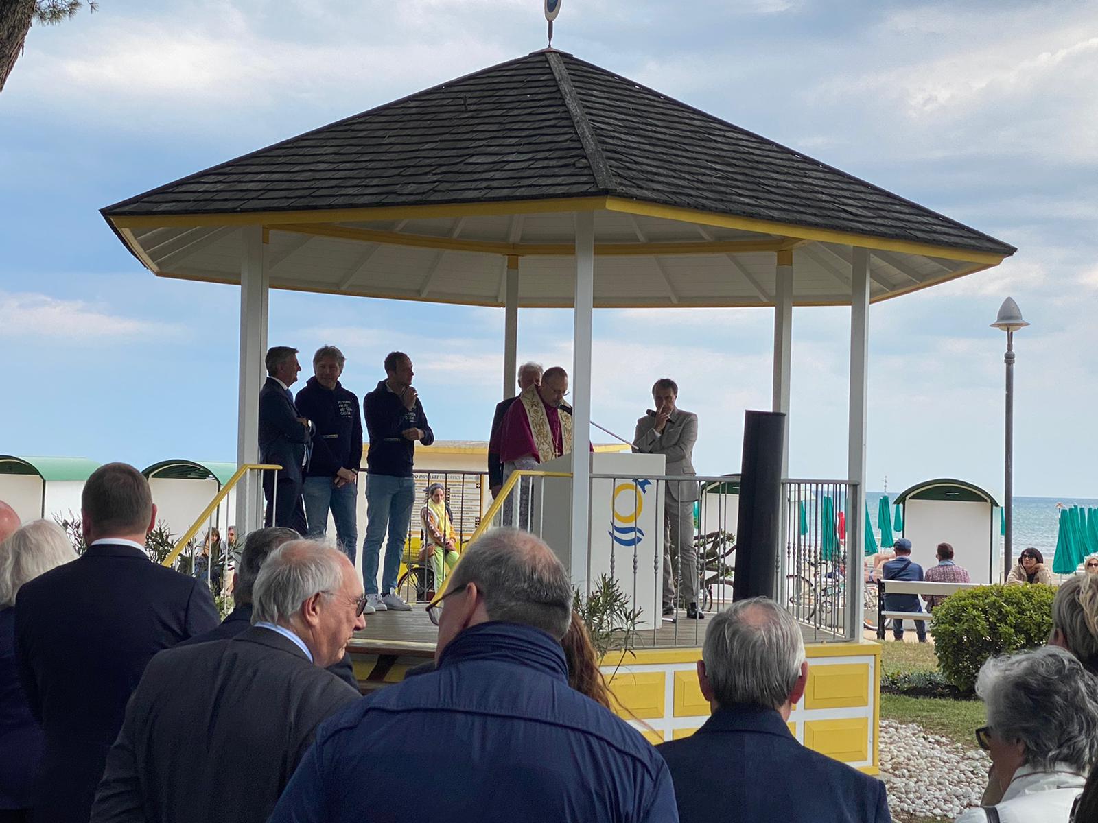 Immagine per Grado riapre le sue spiagge, turisti più sicuri con gps e droni